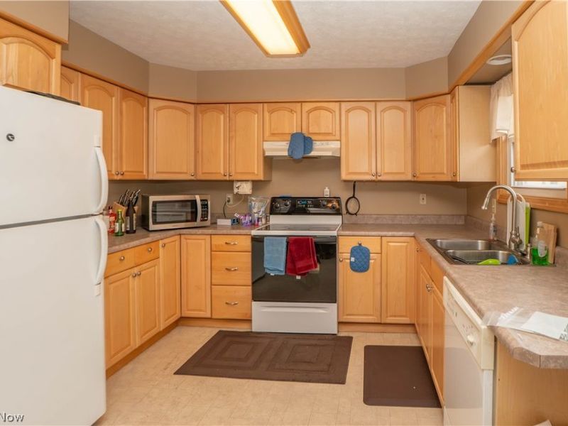 856 Morningview Avenue , Akron, OH 44305 Photo 8