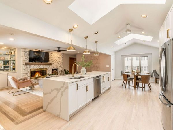 2620 W Garden Park Dr, Glendale, WI 53209