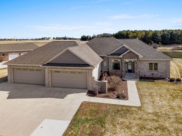 2345 Silveridge Dr, Manitowoc, WI 54220