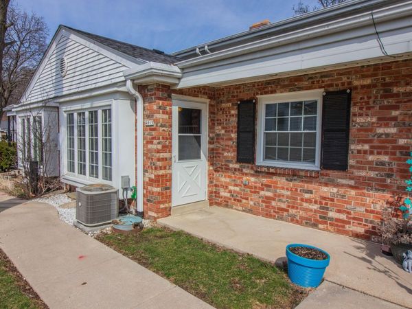 4915 W Colonial Ct, Greenfield, WI 53220