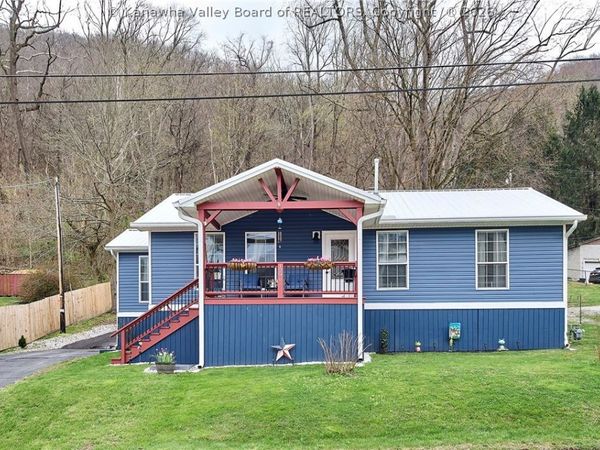 1296 3rd Avenue, East Bank, WV 25067
