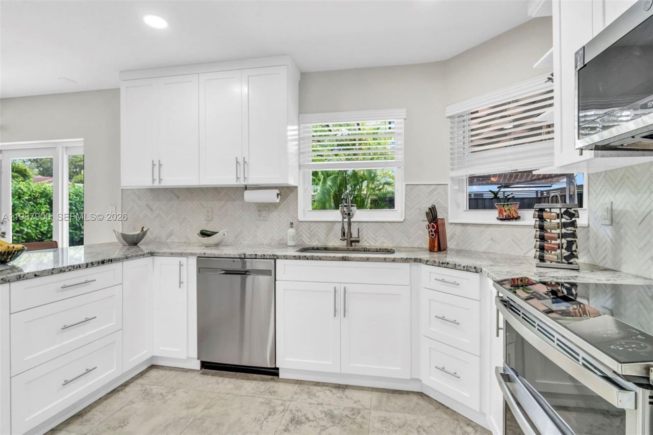 15726 SW 76th Ter, Miami, FL 33193 Photo