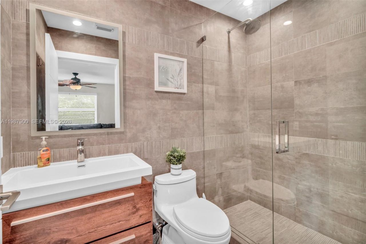 15726 SW 76th Ter, Miami, FL 33193 Photo