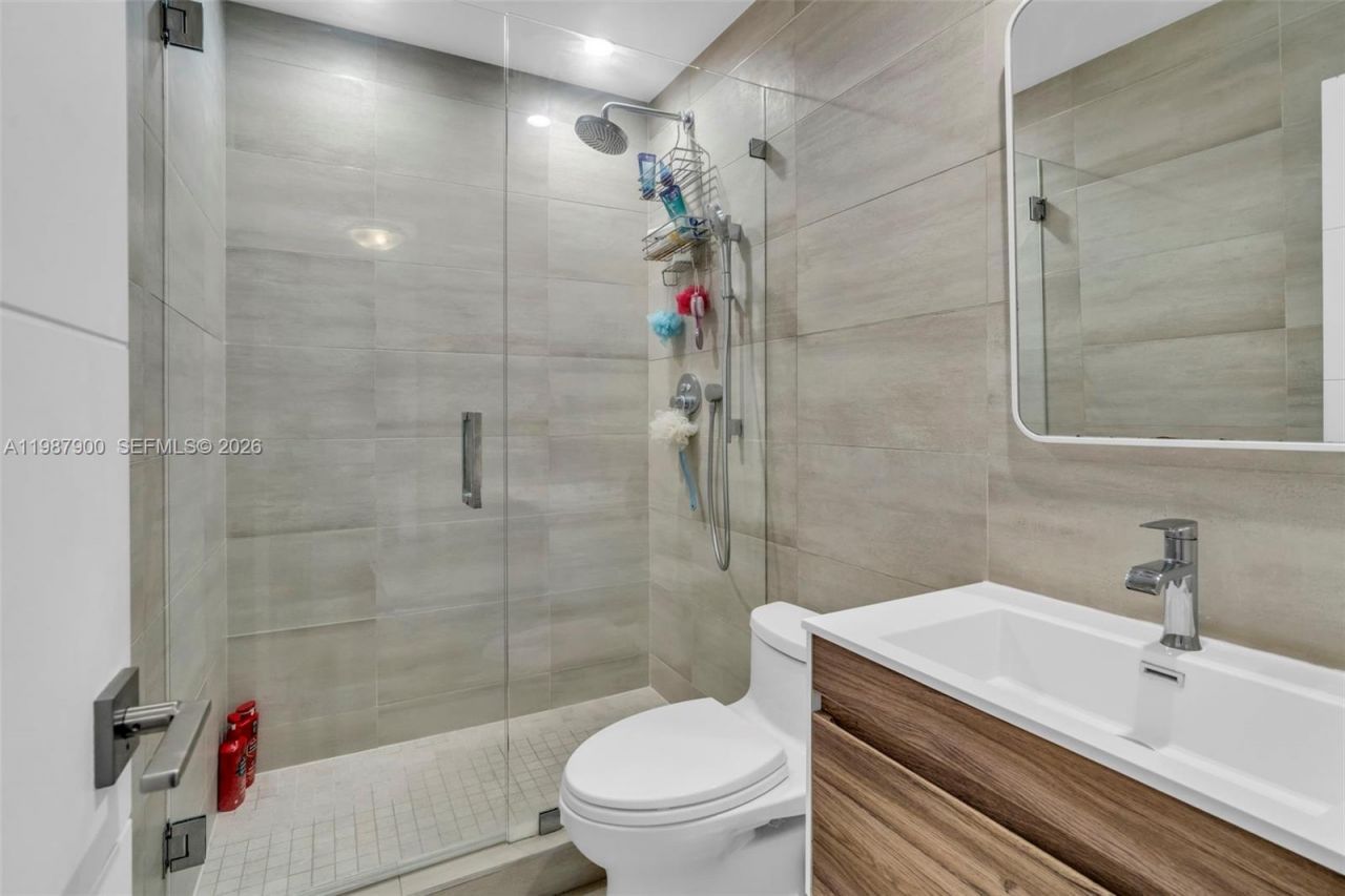 15726 SW 76th Ter, Miami, FL 33193 Photo