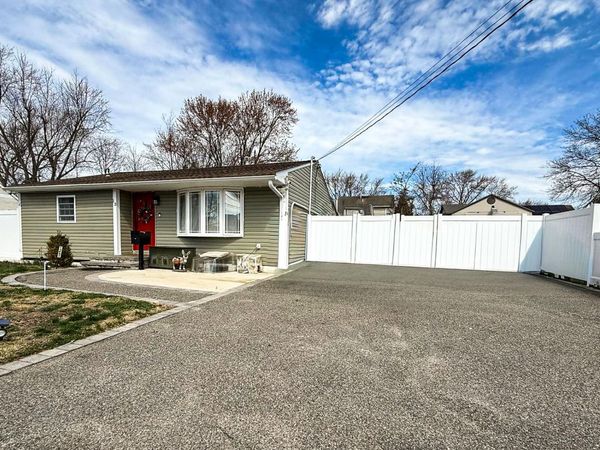 13 E Walnut Street, Central Islip, NY 11722