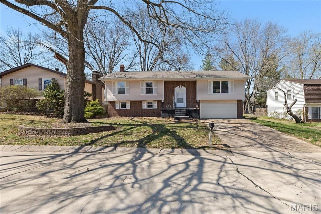 421 Stone River Road, Belleville, IL 62221 Main Photo