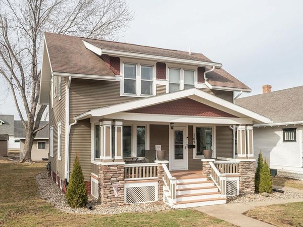 307 3RD ST NE, Orange City, IA 51041