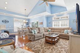 670 2nd Ave. N photo 4