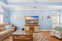 670 2nd Ave. N photo 4