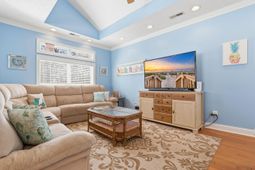 670 2nd Ave. N photo 4