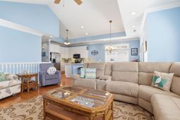 670 2nd Ave. N photo 4