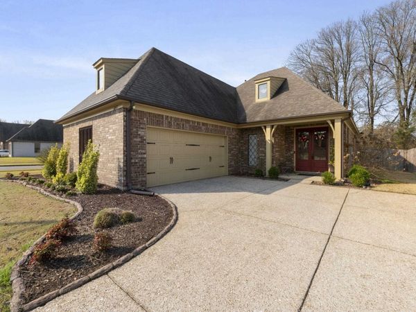 6043 GARRETT VALLEY LN, Arlington, TN 38002