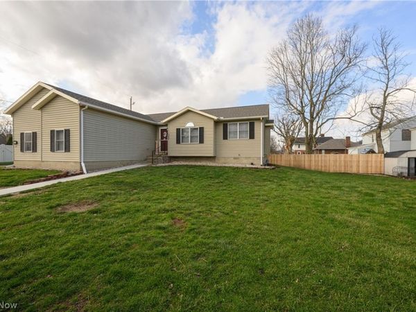 223 E 9th Street , Uhrichsville, OH 44683