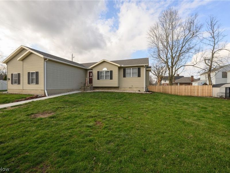 223 E 9th Street , Uhrichsville, OH 44683 Photo 1