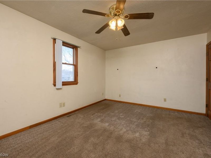 223 E 9th Street , Uhrichsville, OH 44683 Photo 16