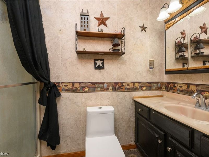 223 E 9th Street , Uhrichsville, OH 44683 Photo 17