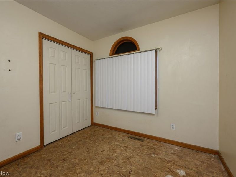 223 E 9th Street , Uhrichsville, OH 44683 Photo 18