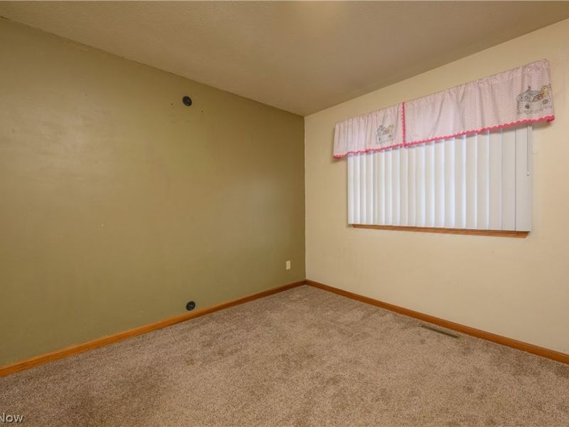 223 E 9th Street , Uhrichsville, OH 44683 Photo 19