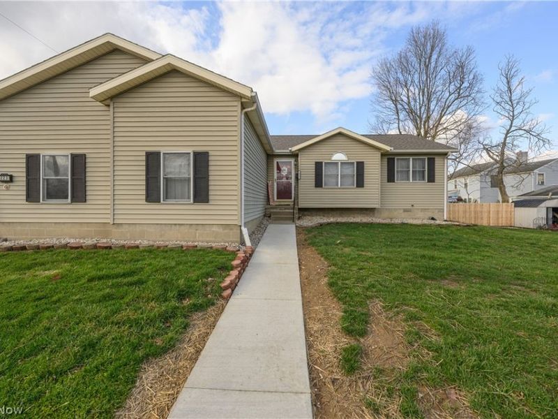 223 E 9th Street , Uhrichsville, OH 44683 Photo 2