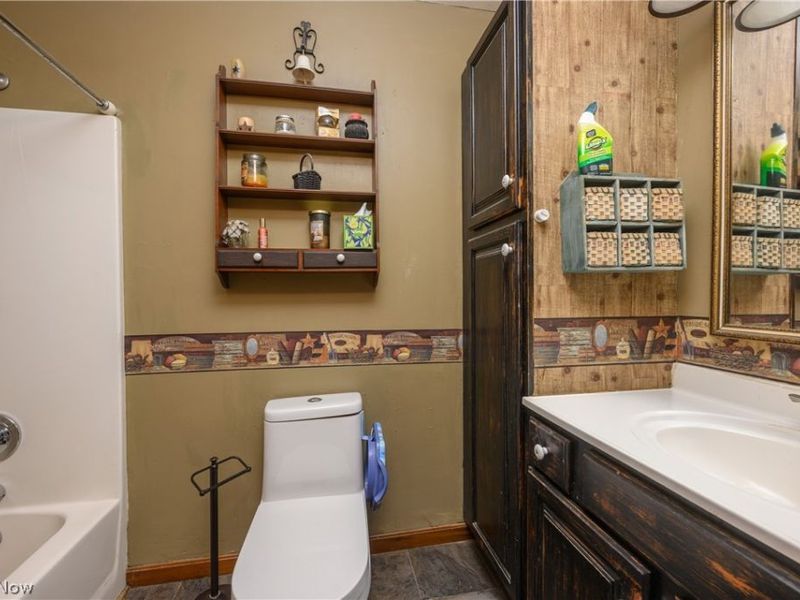 223 E 9th Street , Uhrichsville, OH 44683 Photo 21