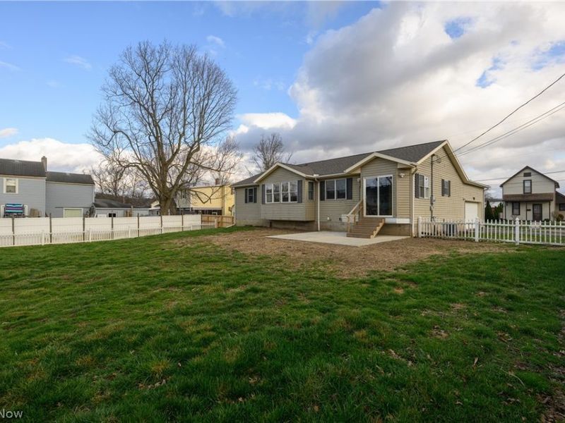 223 E 9th Street , Uhrichsville, OH 44683 Photo 6