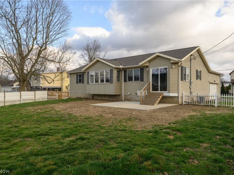 223 E 9th Street , Uhrichsville, OH 44683 Photo 7