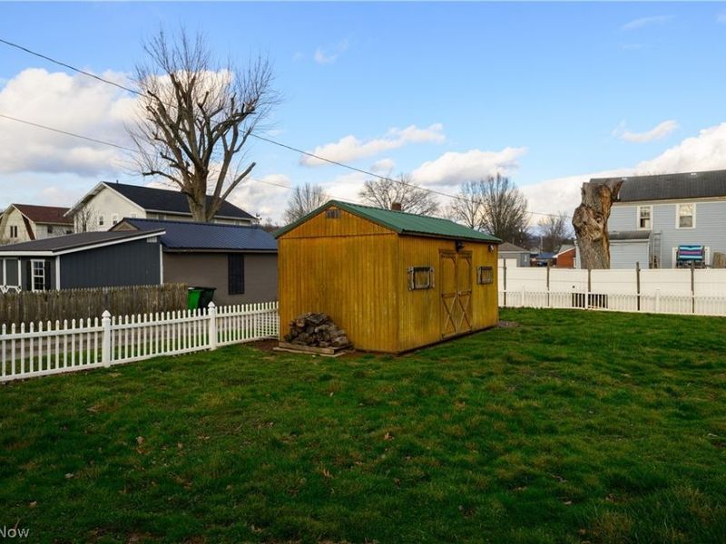 223 E 9th Street , Uhrichsville, OH 44683 Photo 8