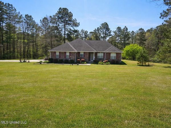 173 Providence Church Road, Collins, MS 39428