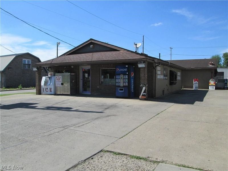 101 Steubenville Avenue , Cambridge, OH 43725 Photo 2