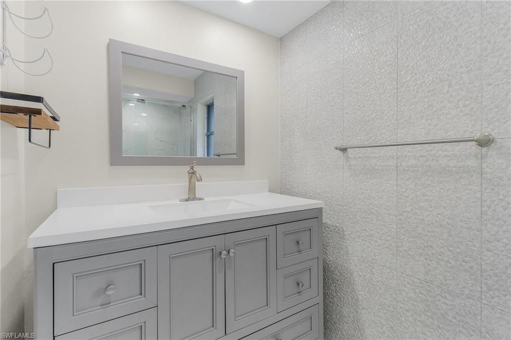 1015 El Mar Ave, Fort Myers, FL 33919 Photo