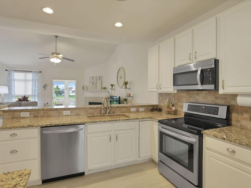 157 Pebble Creek Drive, Pataskala, OH 43062 Photo 14