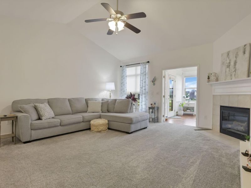 157 Pebble Creek Drive, Pataskala, OH 43062 Photo 5