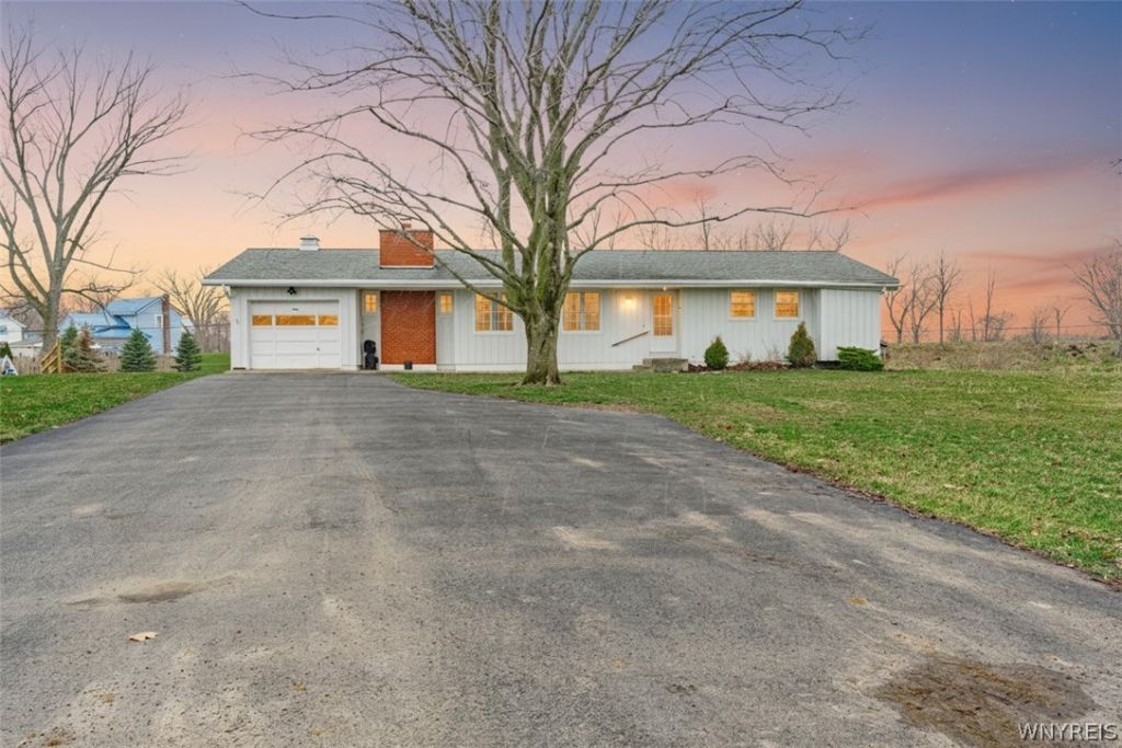 9 Hammond Parkway, Middleport, NY 14105 Main Photo