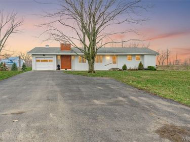 9 Hammond Parkway, Middleport, NY 14105