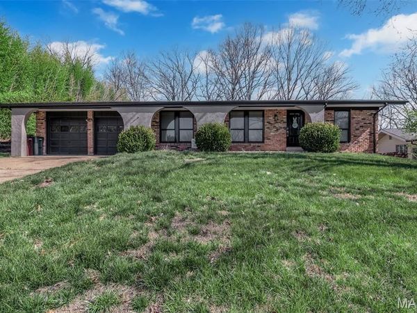 9 Treecrest Court , Fenton, MO 63026