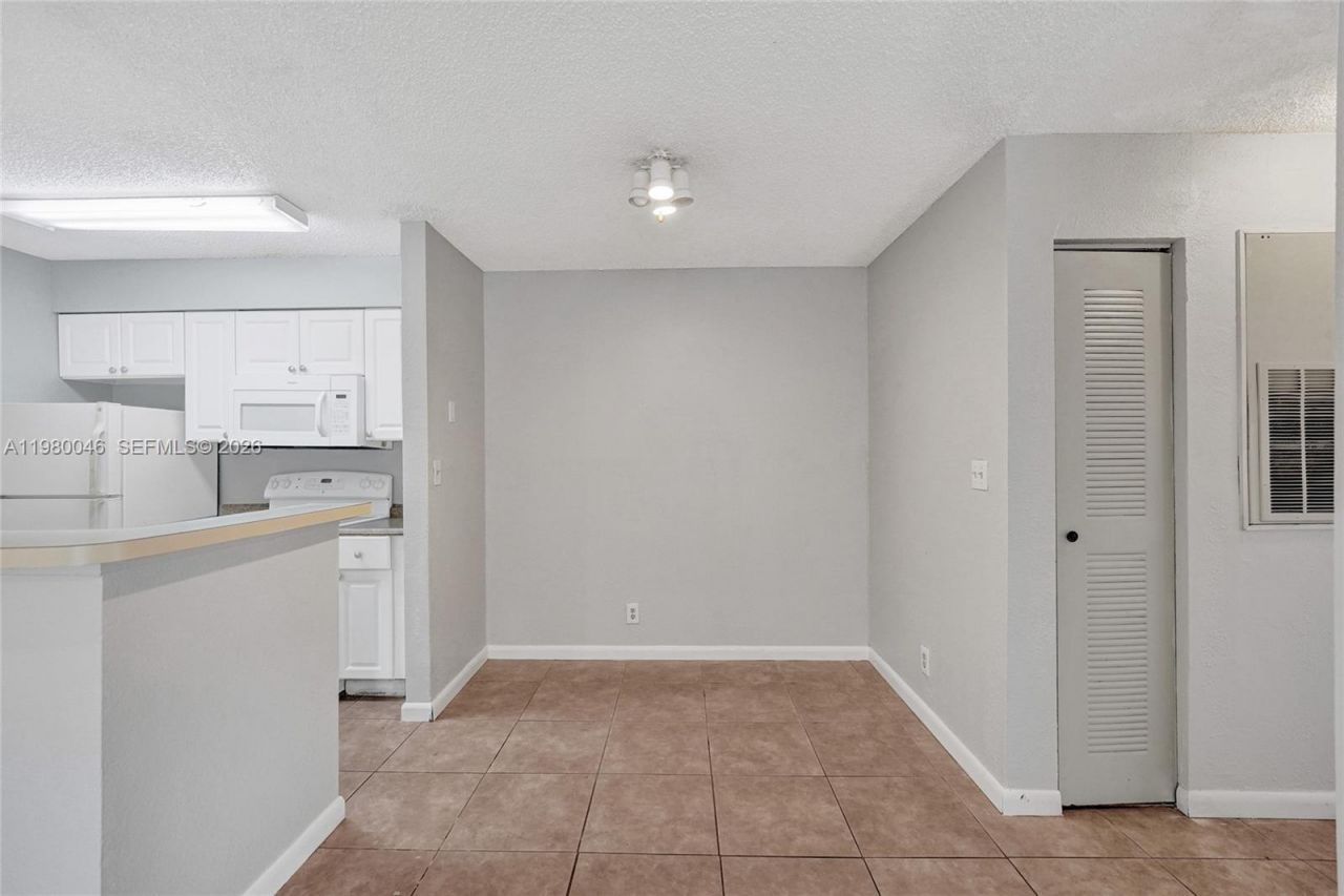 2846 S University Dr , Unit 4102, Davie, FL 33328 Photo