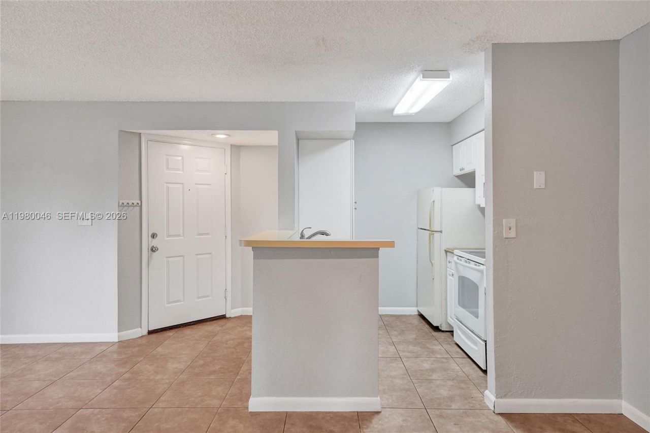 2846 S University Dr , Unit 4102, Davie, FL 33328 Photo
