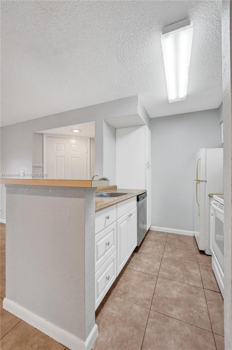 2846 S University Dr , Unit 4102, Davie, FL 33328 Photo