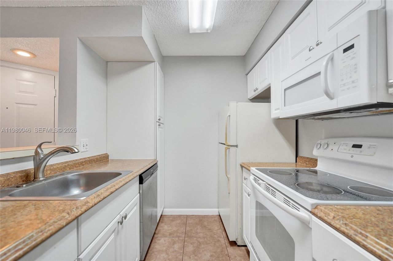 2846 S University Dr , Unit 4102, Davie, FL 33328 Photo