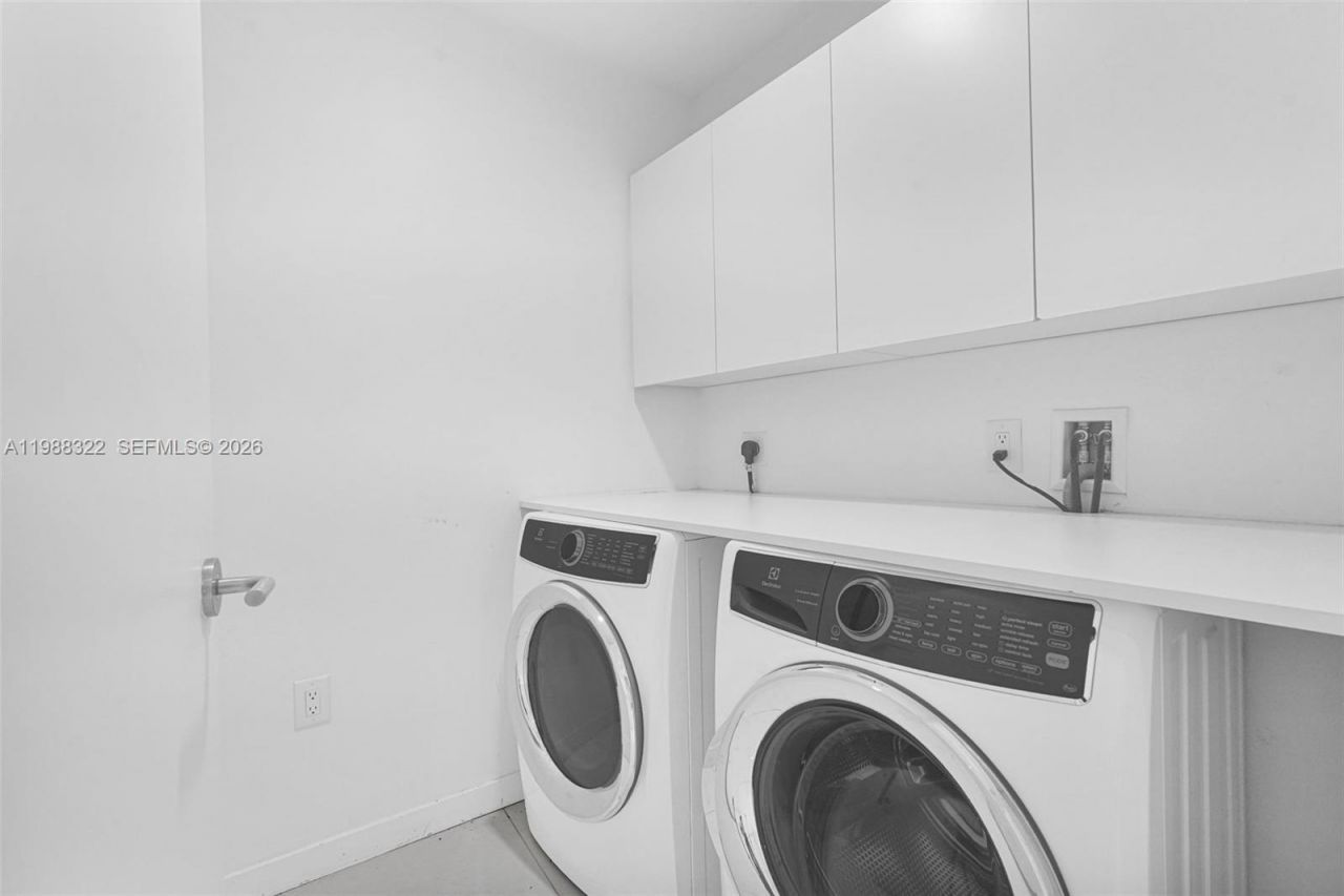 851 NE 1st Ave , Unit 2912, Miami, FL 33132 Photo