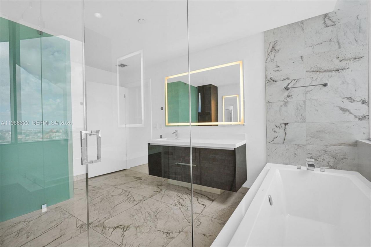 851 NE 1st Ave , Unit 2912, Miami, FL 33132 Photo