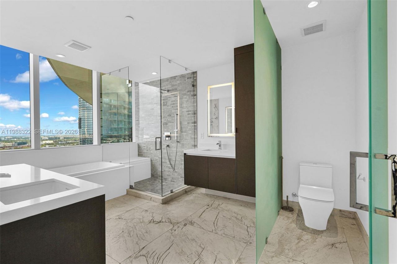 851 NE 1st Ave , Unit 2912, Miami, FL 33132 Photo