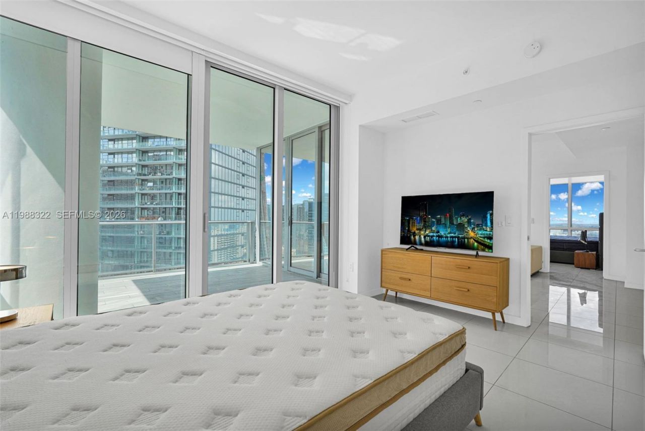 851 NE 1st Ave , Unit 2912, Miami, FL 33132 Photo