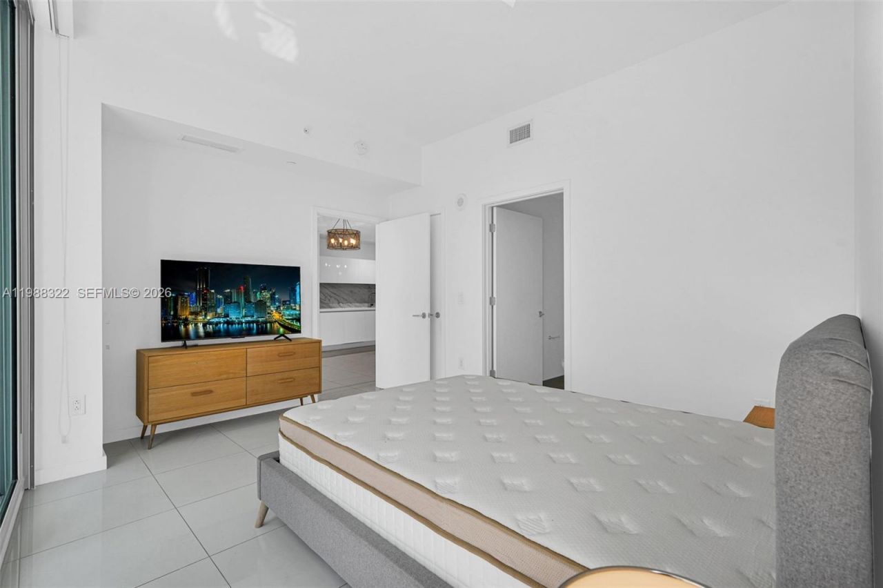 851 NE 1st Ave , Unit 2912, Miami, FL 33132 Photo