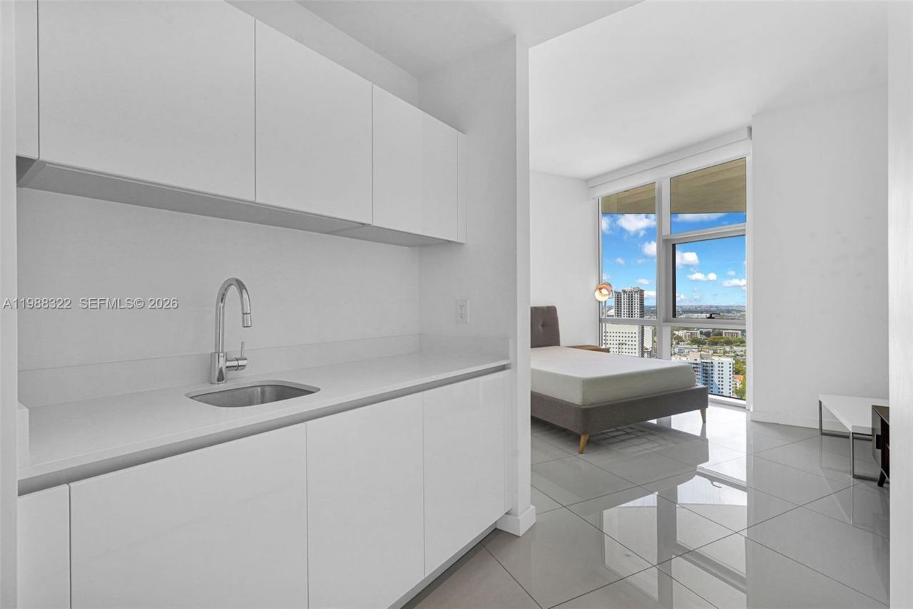 851 NE 1st Ave , Unit 2912, Miami, FL 33132 Photo