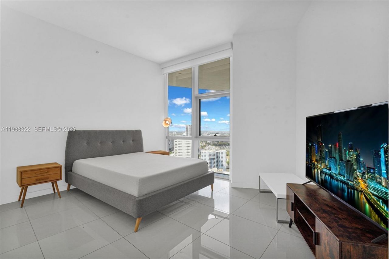 851 NE 1st Ave , Unit 2912, Miami, FL 33132 Photo