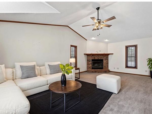 3010 Meadow Glen Street , Marion, IA 52302