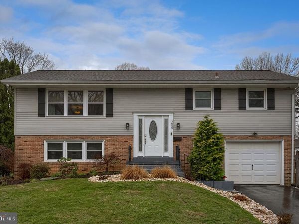 204 WILSHIRE BOULEVARD, READING, PA 19608