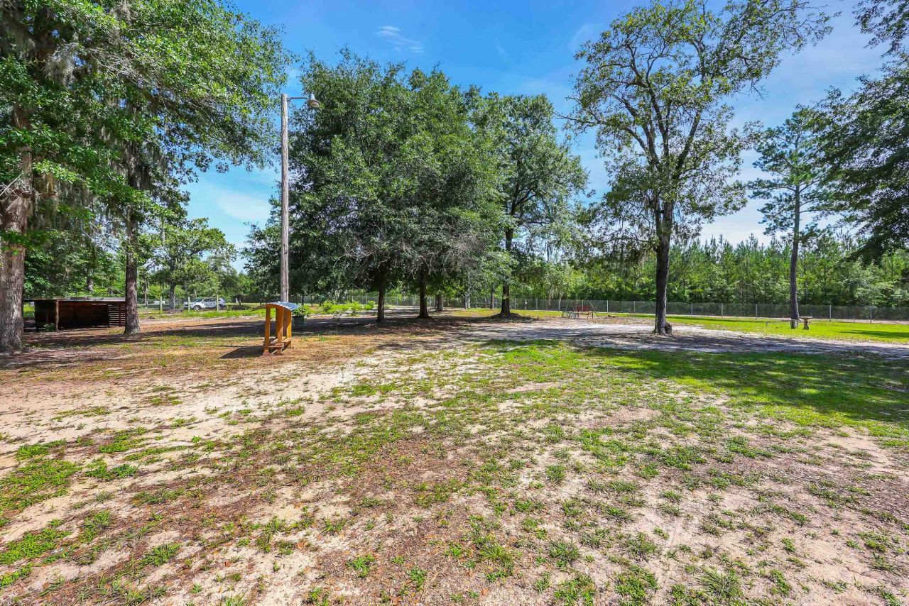 10381 Hardwick Rd. Photo 4