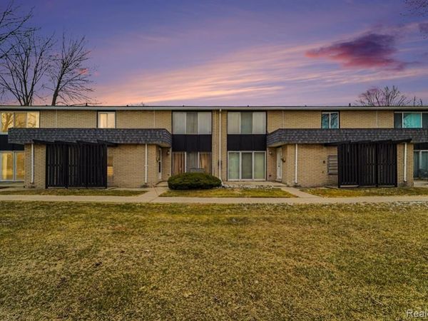 8691 Kennedy Circle, Warren, MI 48093